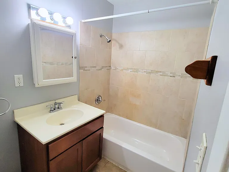 1431 Jefferson St NE #4 — Photo 23