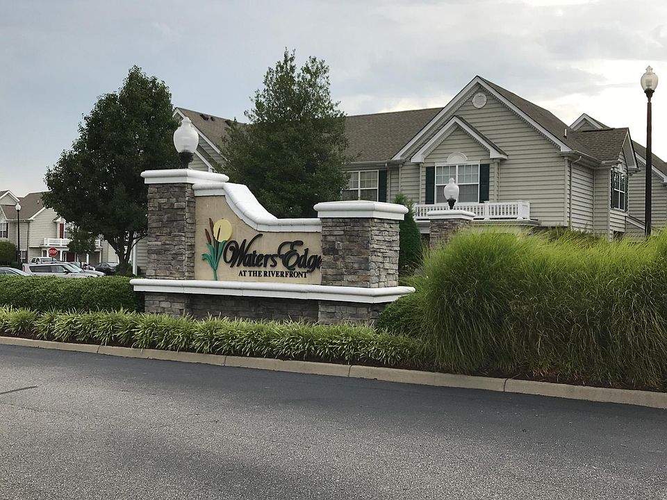 1st image of 904 Lakeside Dr