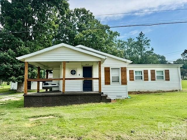1st image of 3839 1st Ave NW