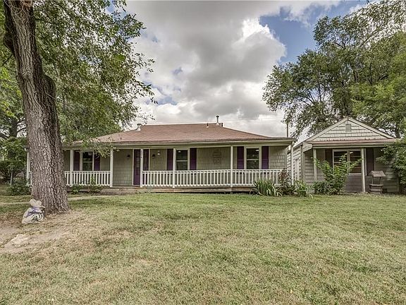 3rd image of 504 E 131st Ct