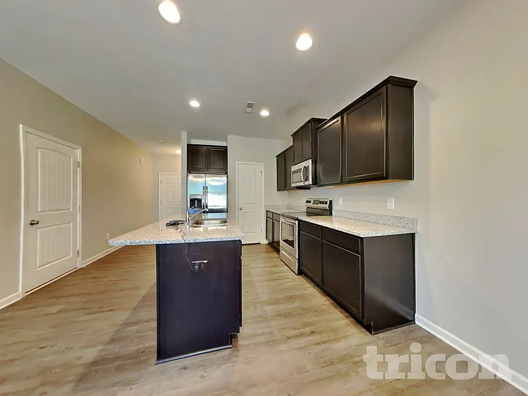 104 Yadkin St — Photo 5