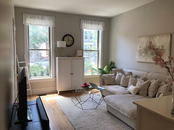 3rd image of 1426 W Superior St APT 1F
