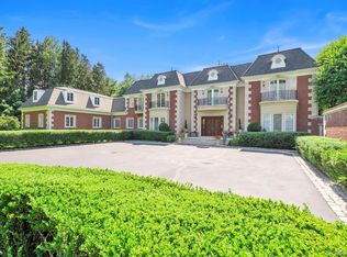 1111 Stoddart Court, Locust Valley, NY 11560