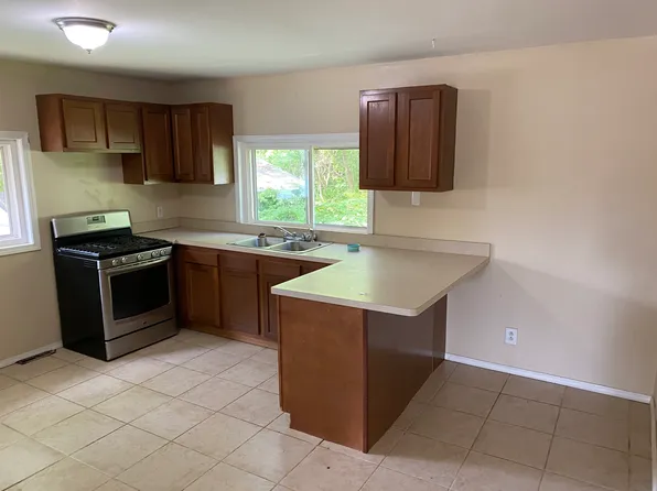 4232 State Park Dr, Akron, OH 44319