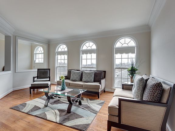 2nd image of 3678 Chippendale Cir #3