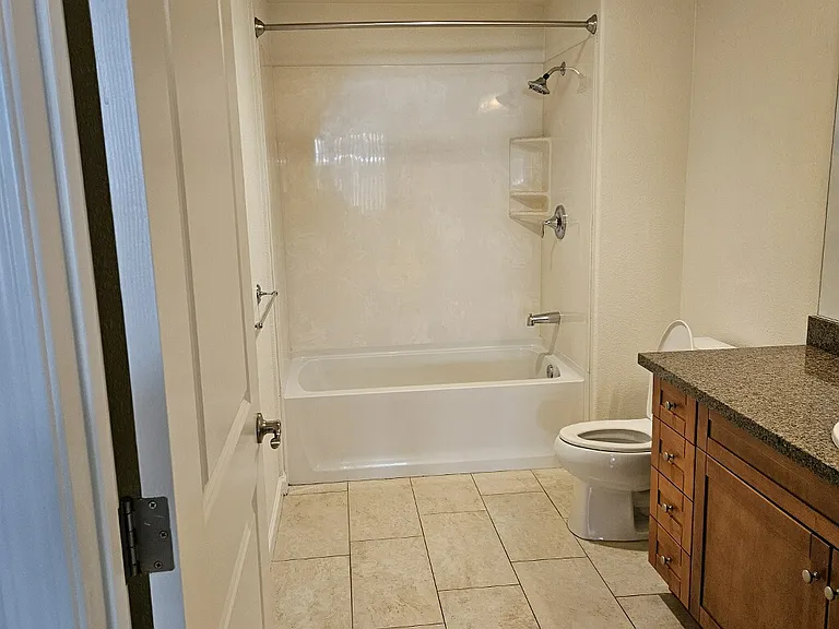 Diamond Creek Apartment — Photo 23