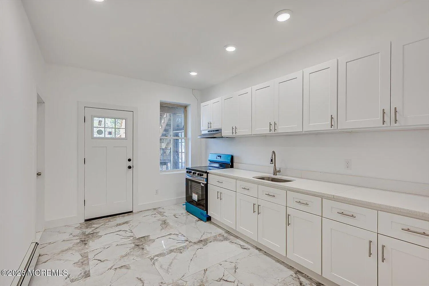 3 bed, 1.5 bath, 1100 sqft, $2,800 — Photo 2