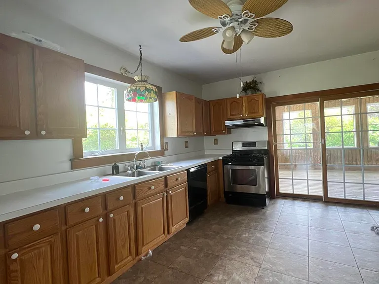 9 Berg Ave — Photo 8