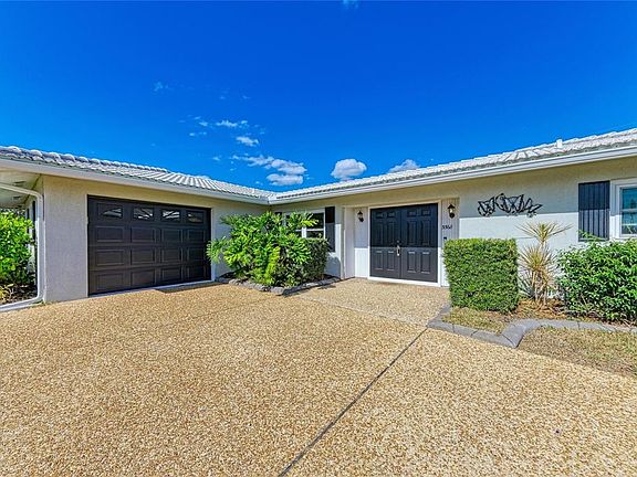 2nd image of 3368 Sheffield Cir
