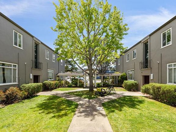 4th image of 970 Magnolia Ave #12