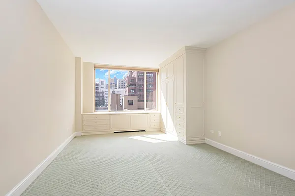 Rented by Sotheby's International Realty | media 21