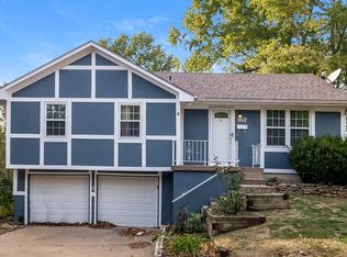 902 Ridge Dr, Belton, MO 64012