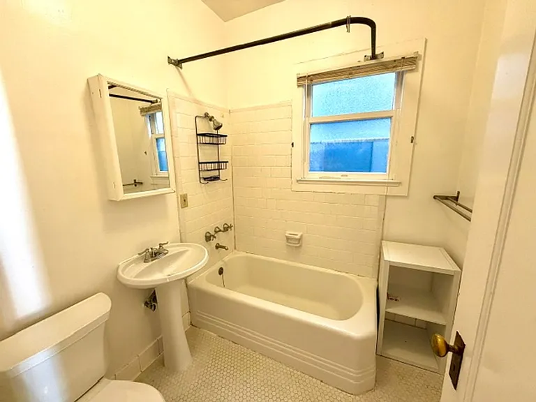2409 College Ave — Photo 35