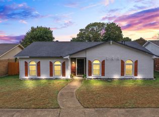 7306 Blackwillow Ln, Dallas, TX 75249