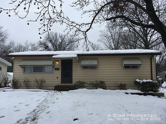 3rd image of 300 Meadowcrest Dr
