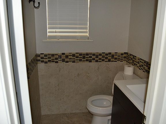 4th image of 1208 Las Palmas Cir
