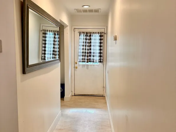 17 Hillside Ct, Clinton, NJ 08809