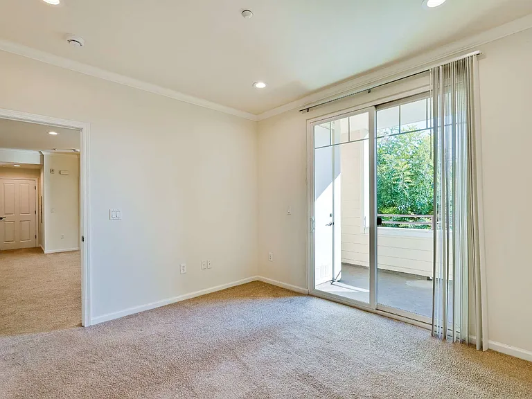 Encinal Place Apartments — Photo 22