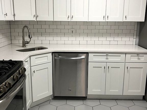 4th image of 706 Zlotkin Cir APT 4