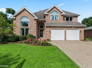 110 S Bobby Ln, Mount Prospect, IL 60056