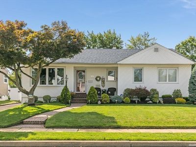 558 Hewlett Street, Franklin Square, NY, 11010