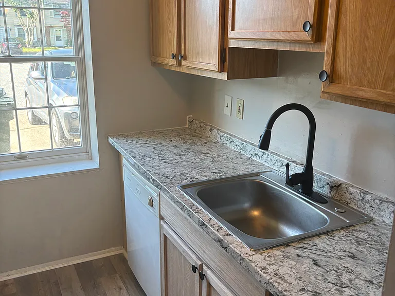 1303 Vanasse Ct — Photo 3