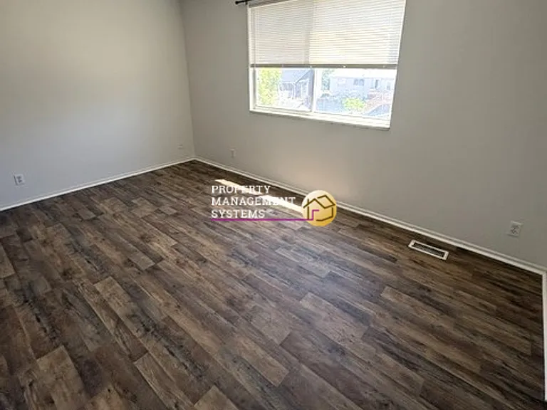 5117 W Loomis Ln — Photo 12