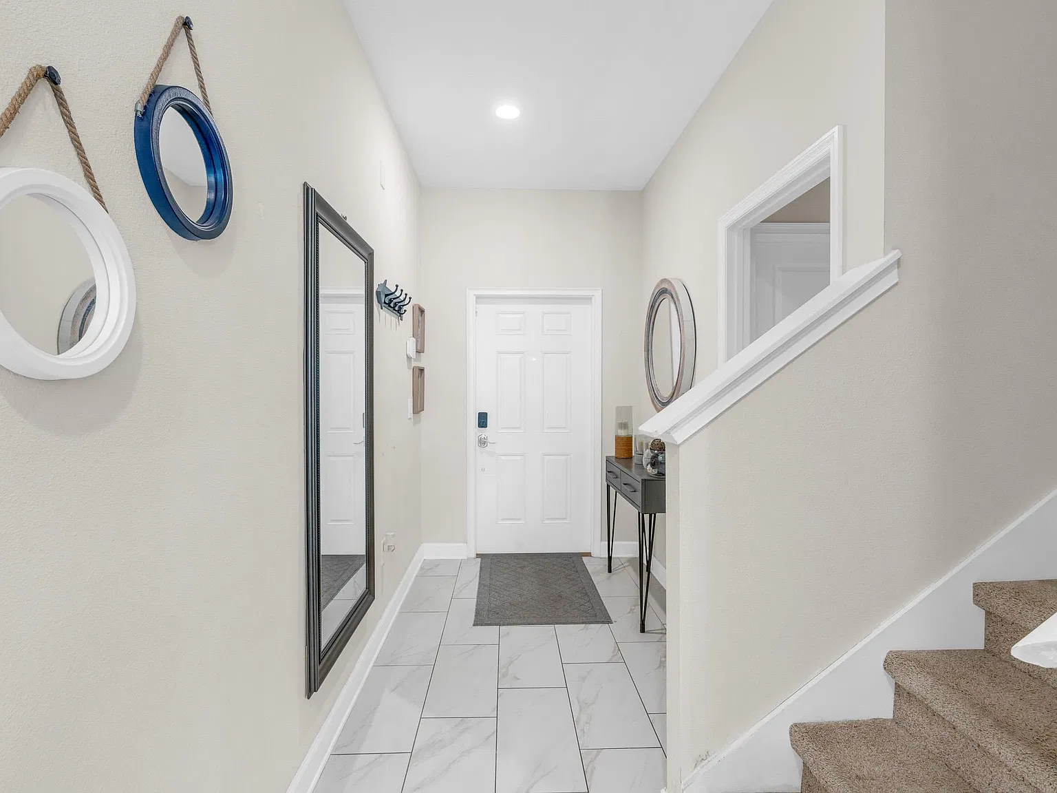 4 bed, 1914 sqft, $2,700 — Photo 3