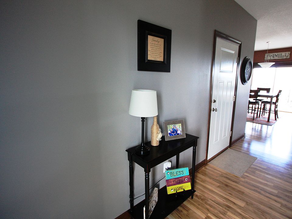1st image of 514 NW Orchard Dr