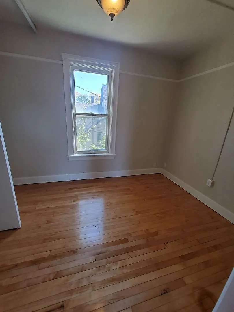 800 E Chambers St./3010 N Fratney St. (6 Unit) — Photo 2