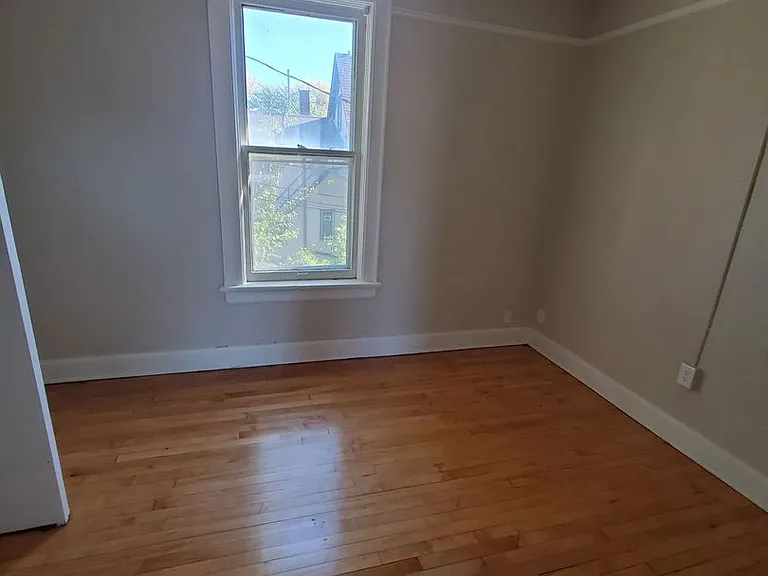 800 E Chambers St./3010 N Fratney St. (6 Unit) — Photo 2