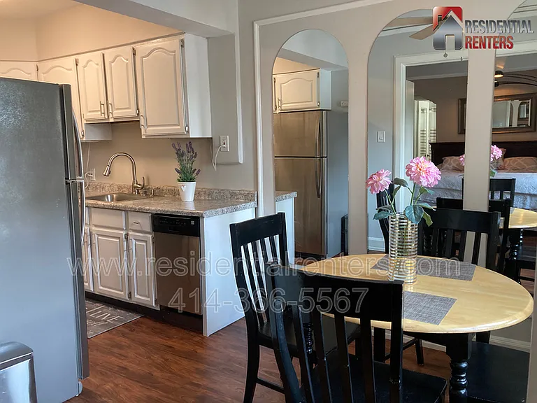 1028 E Juneau Ave #209 — Photo 3