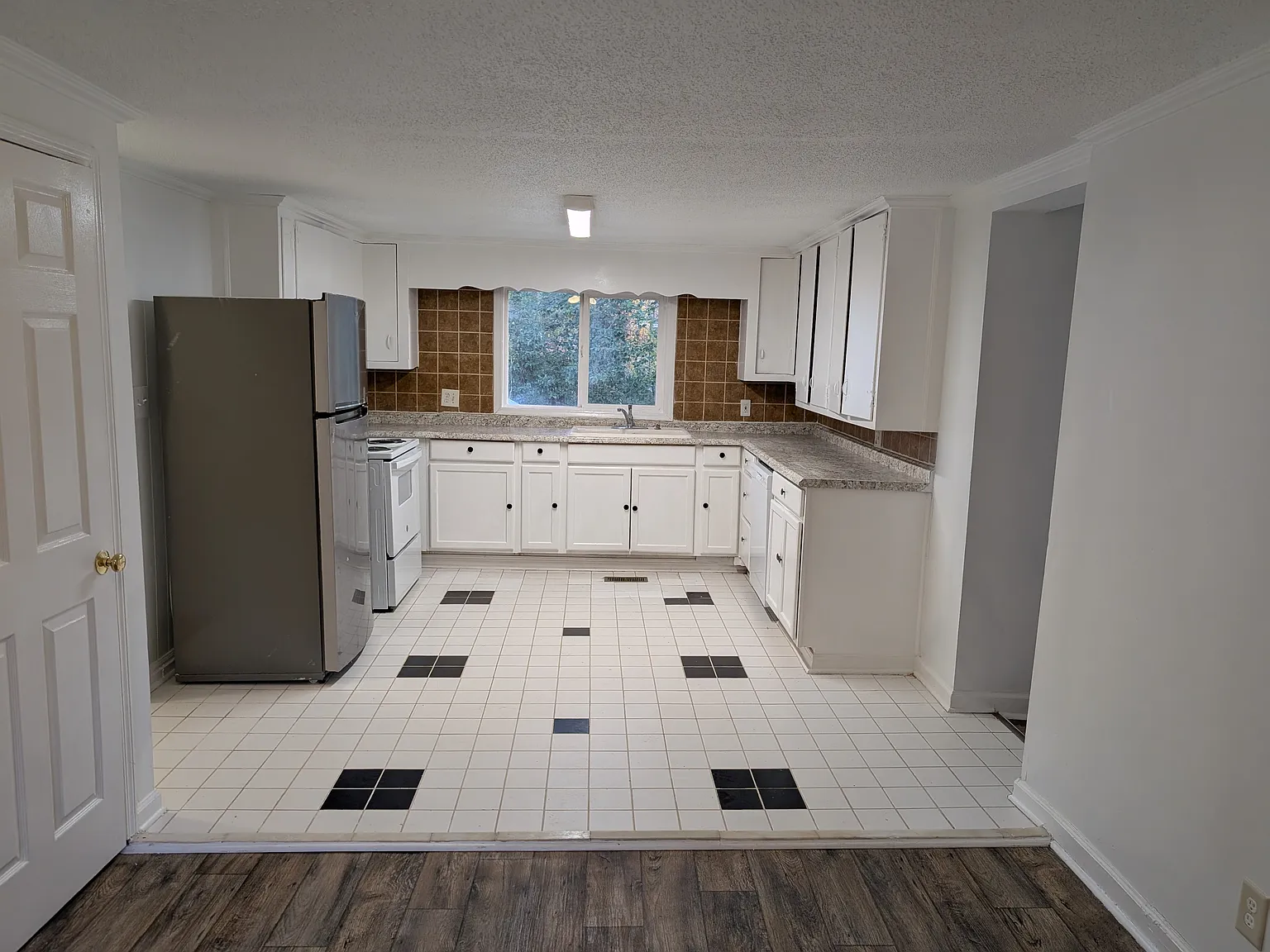 1521 Wiljohn Rd — Photo 3