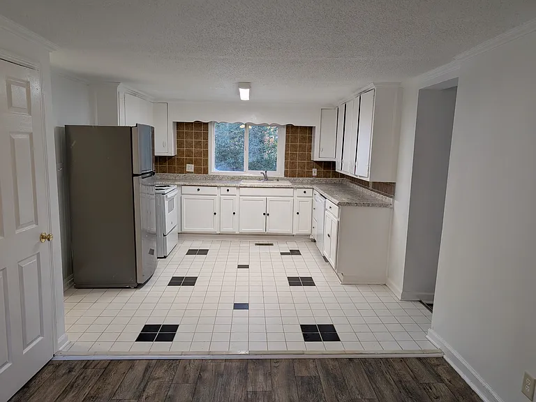 1521 Wiljohn Rd — Photo 3