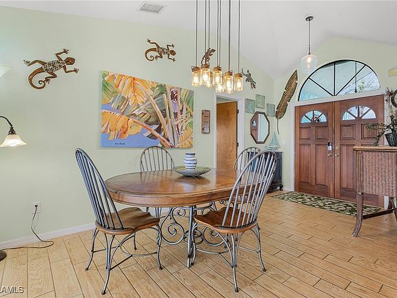 5th image of 1327 SW 27th Ter