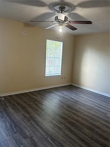 2512 Caswell Ln — Photo 9