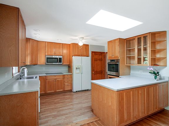 3rd image of 10 Upland Dr
