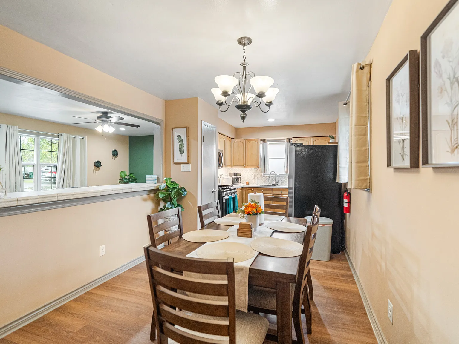 3 bed, 1.5 bath, 1272 sqft, $3,700 — Photo 3