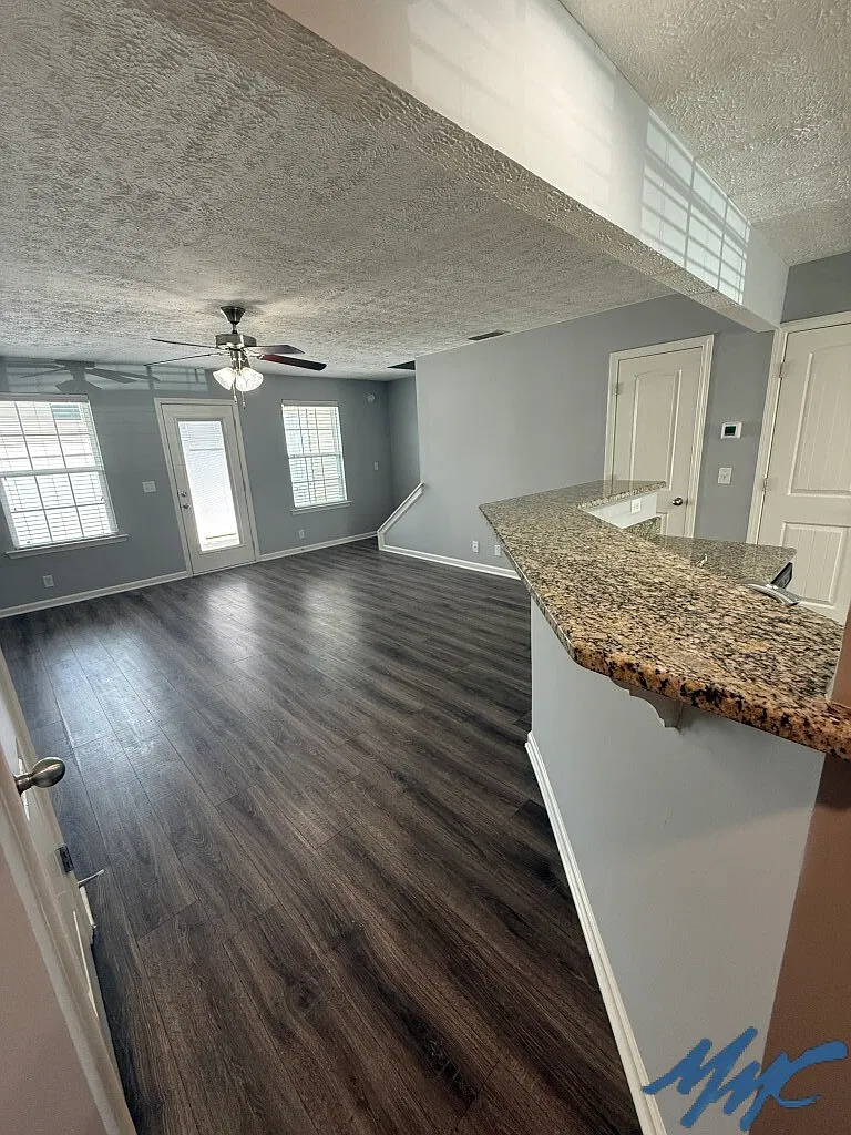 3 bed, 2.5 bath, 1360 sqft, $1,695 — Photo 3