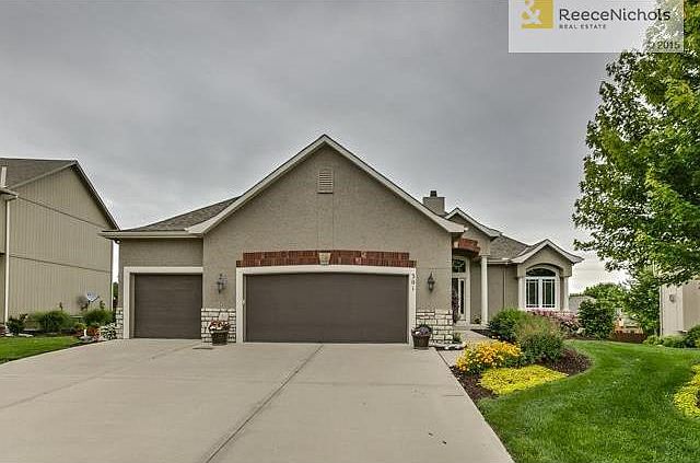 1st image of 301 Lakeview Dr