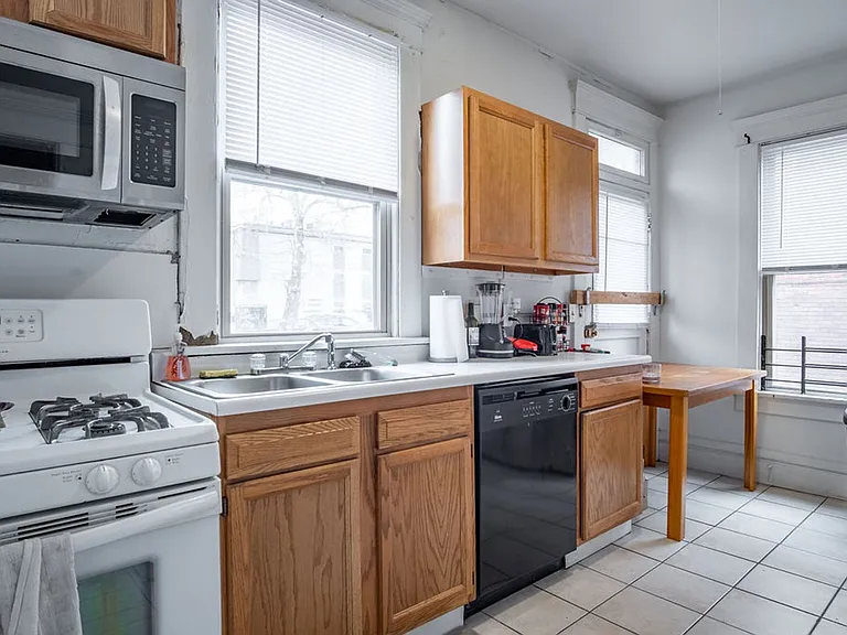 E 13th Ave 240-252 MLR — Photo 12