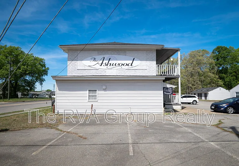 3805 Woodlawn St #12 — Photo 4
