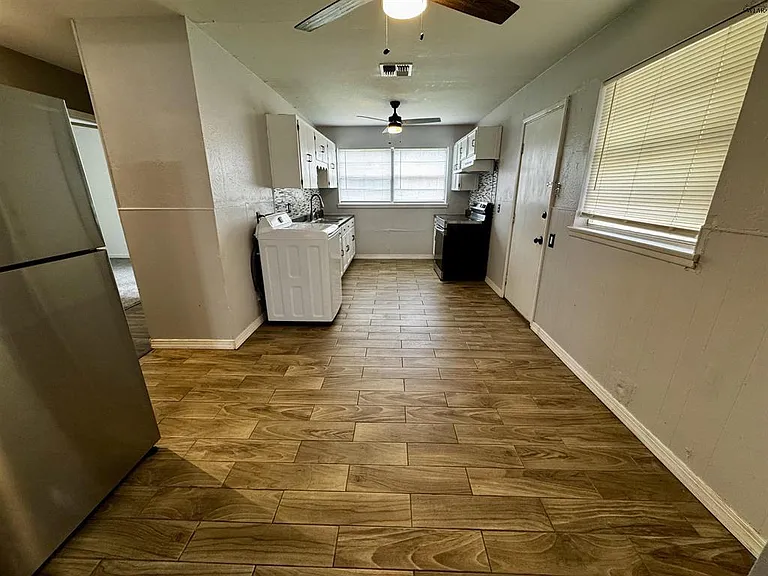 1504 Red Fox Rd — Photo 15