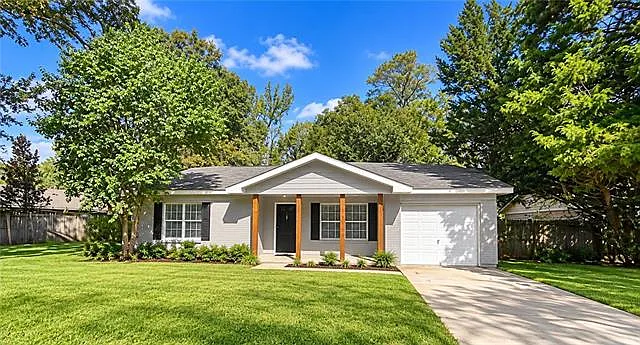 2 bed, 1.0 bath, 1025 sqft, $1,349 — Photo 1