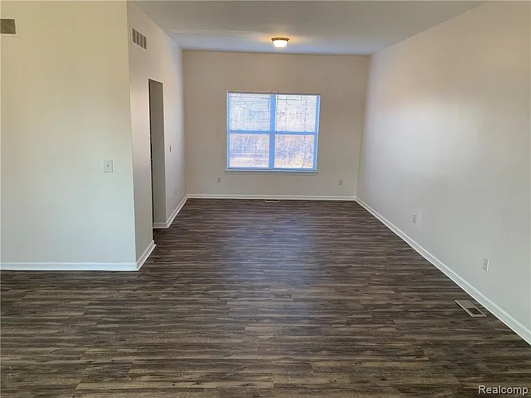4783 Hickory Pointe Blvd — Photo 3