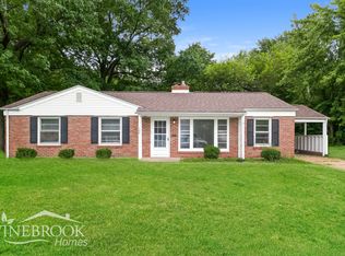 100 De Smet Dr, Florissant, MO 63031
