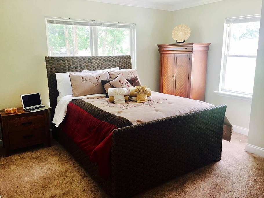 2nd image of 101 Deweese St #2
