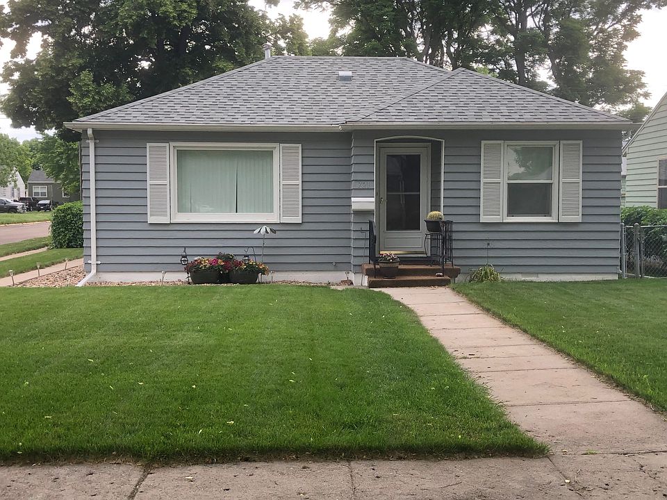1st image of 721 W F St