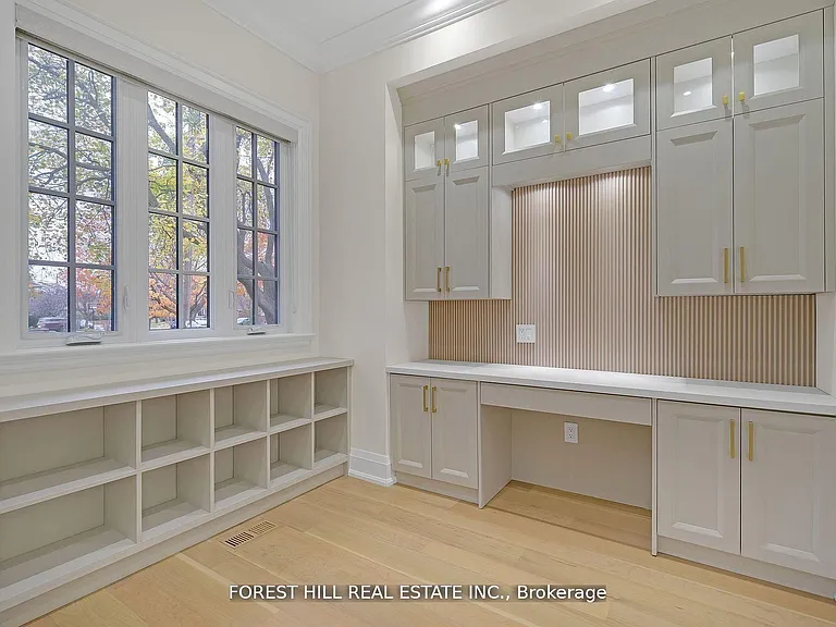 132 Lothian Ave — Photo 4