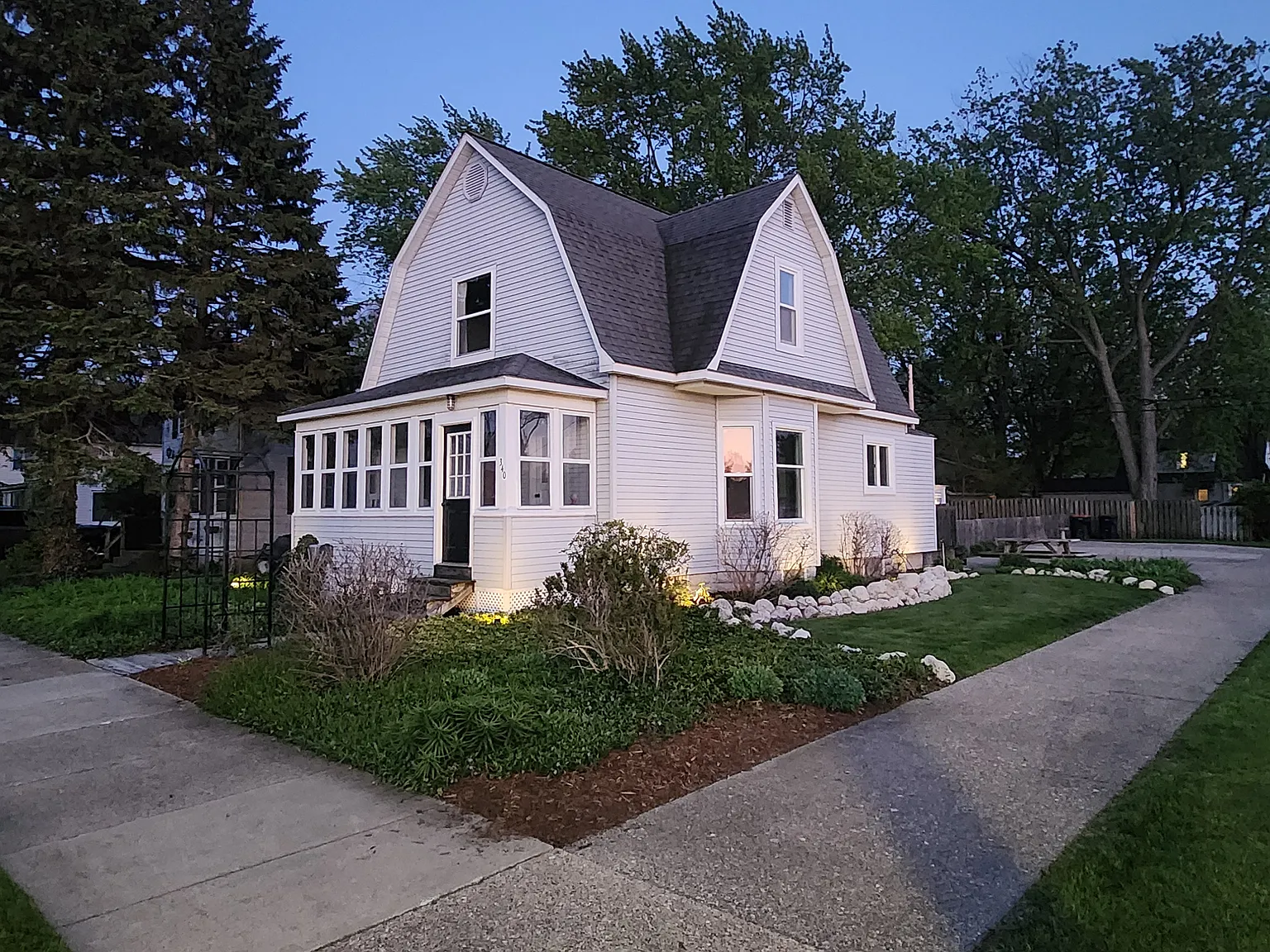 3 bed, 1294 sqft, $2,500 — Photo 2